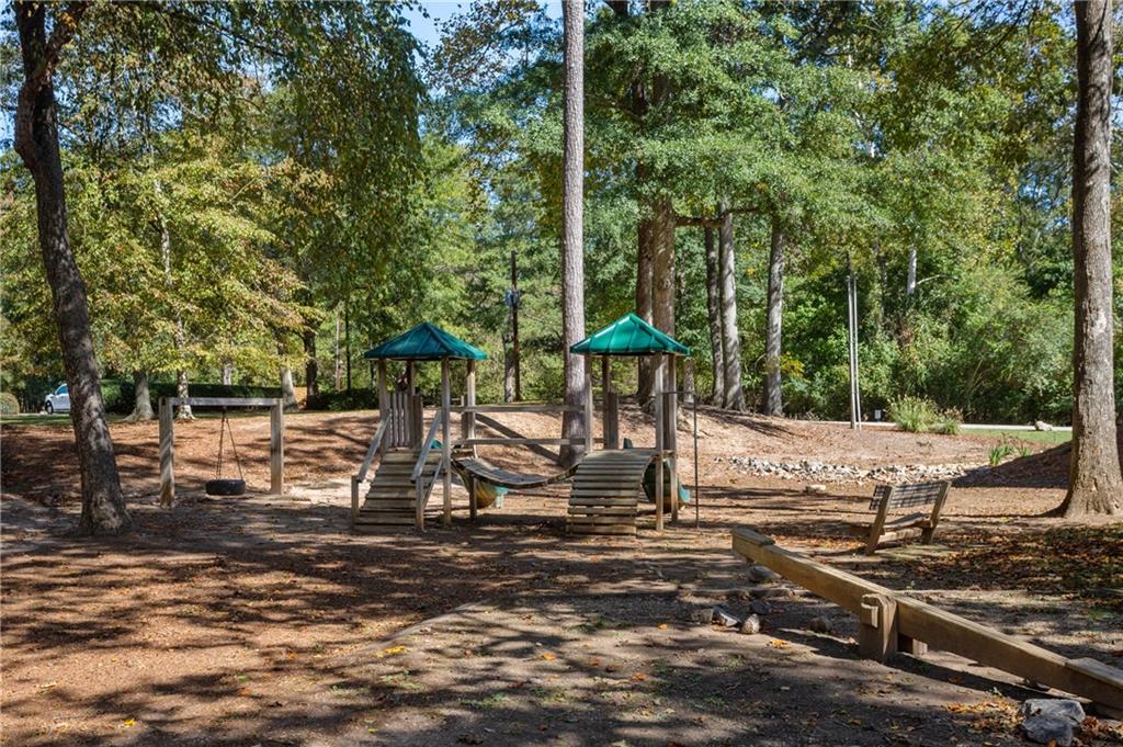 1025 Martins Lake Close