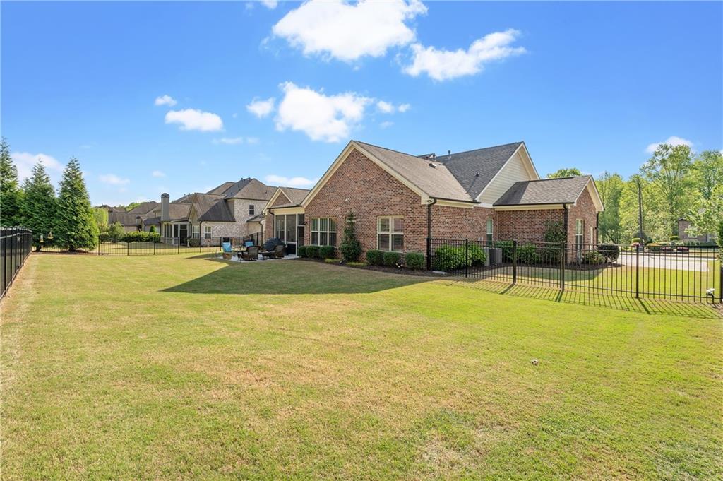 754 Creekside Bend