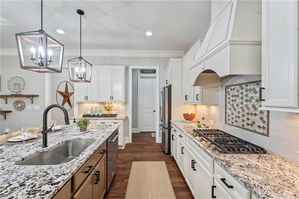 754 Creekside Bend