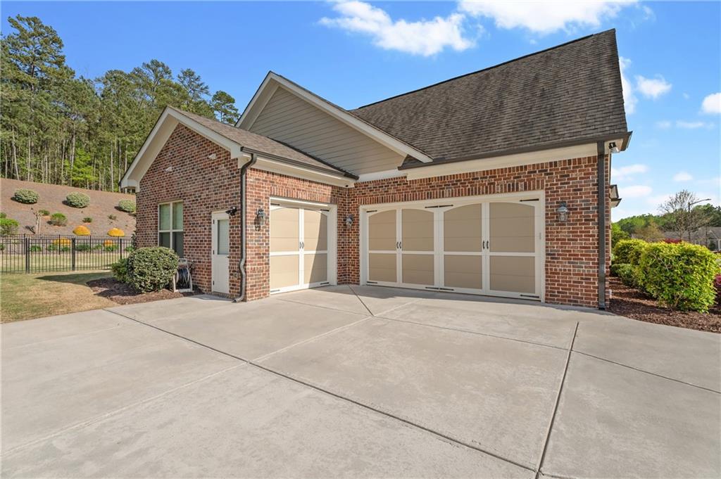 754 Creekside Bend