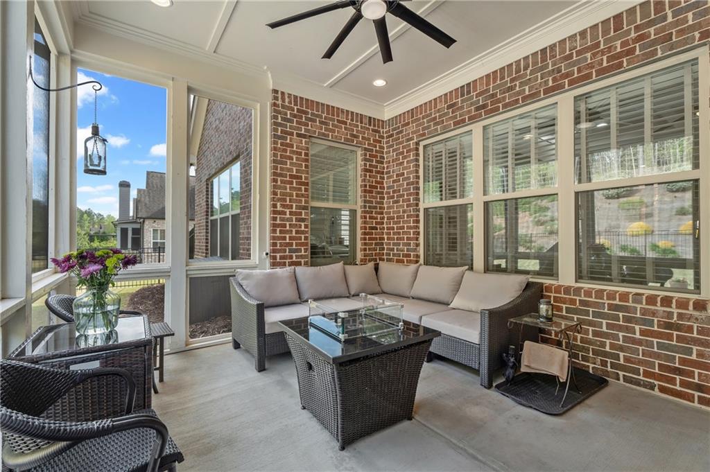754 Creekside Bend