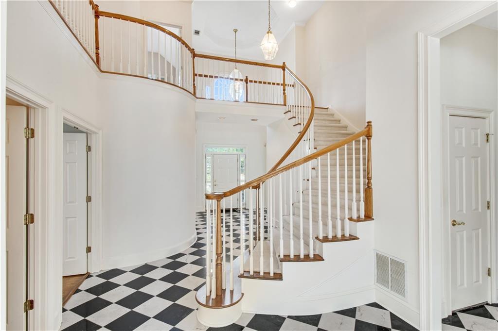 290 Windsor Gate Cove