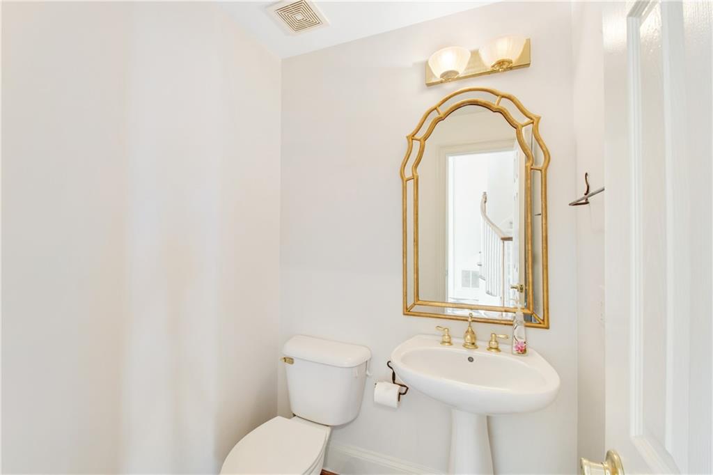290 Windsor Gate Cove