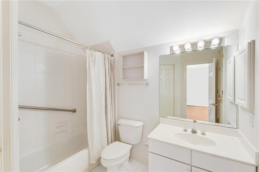 290 Windsor Gate Cove