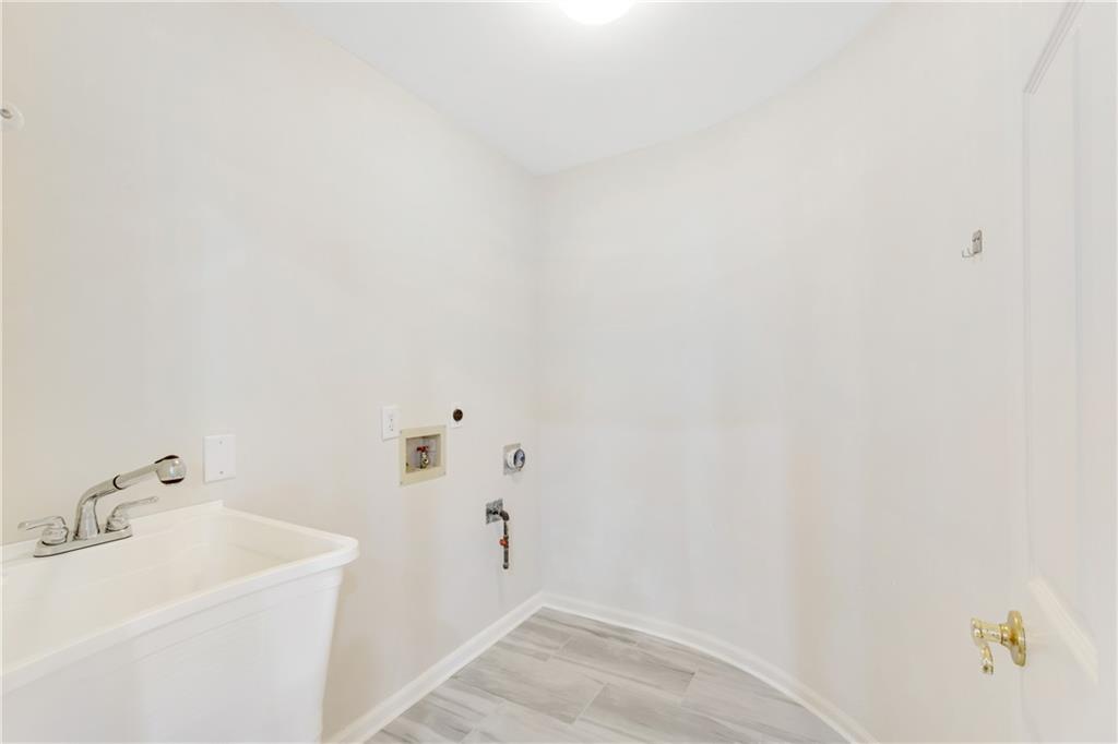 290 Windsor Gate Cove