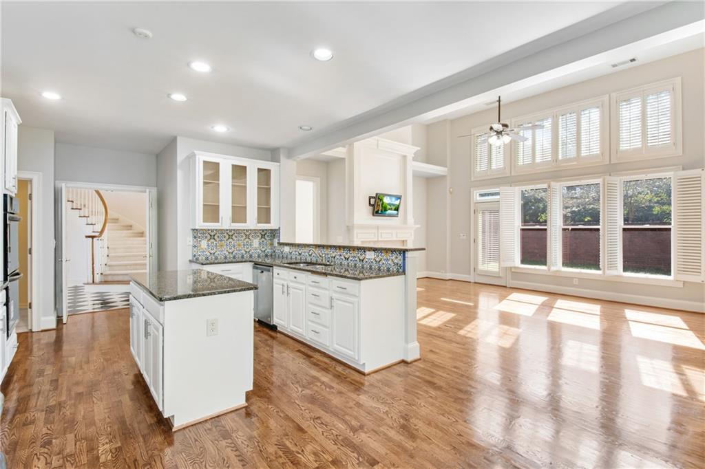 290 Windsor Gate Cove