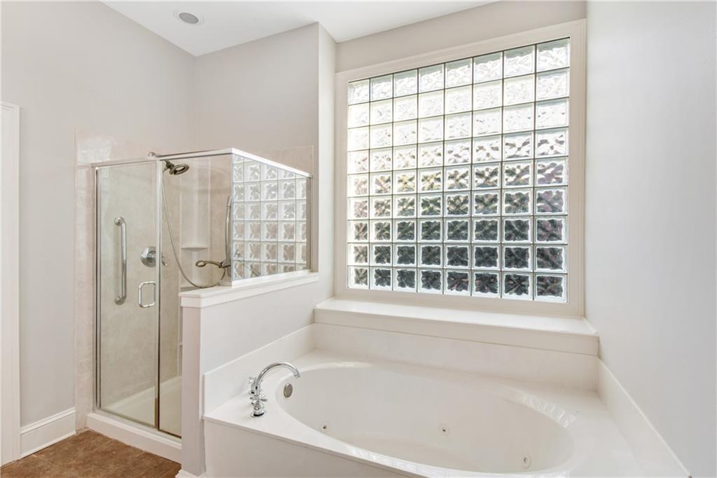 290 Windsor Gate Cove
