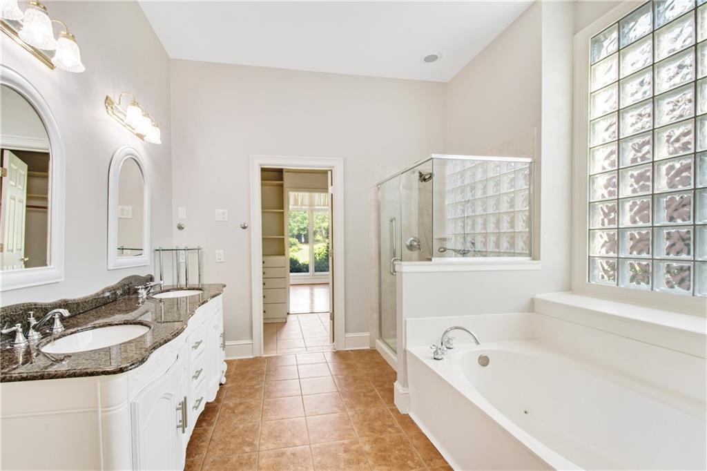 290 Windsor Gate Cove