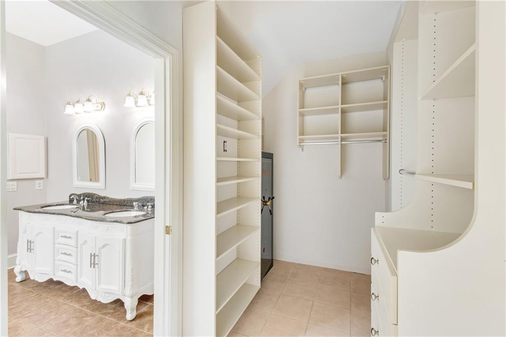 290 Windsor Gate Cove