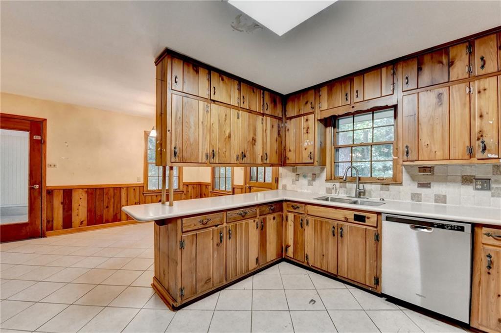 1970 Fisher Trail NE