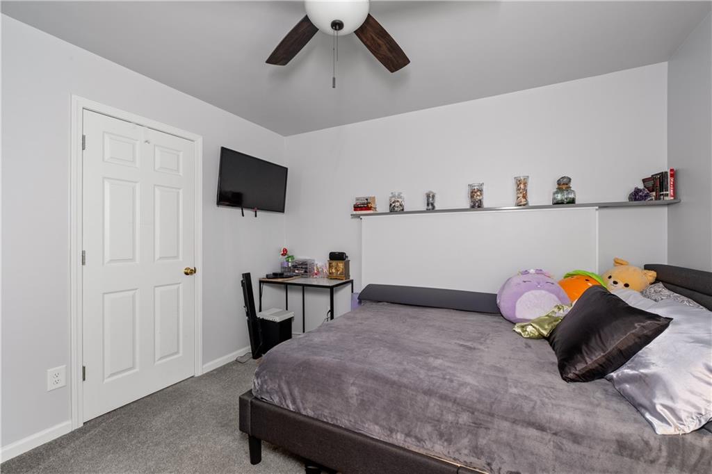 192 SANDHURST Court