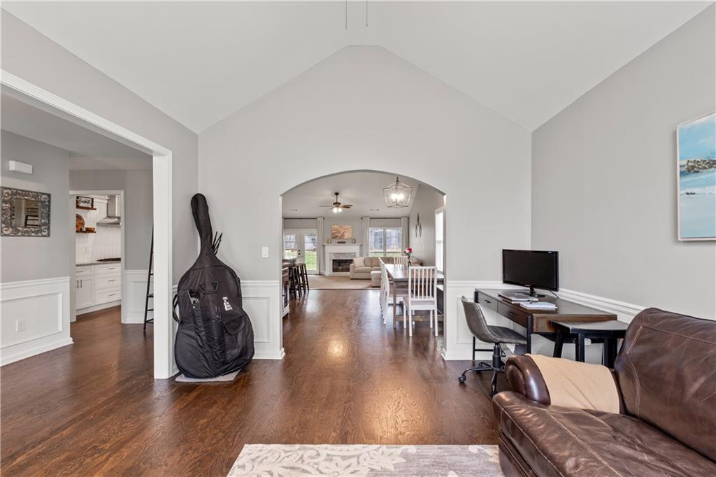 192 SANDHURST Court