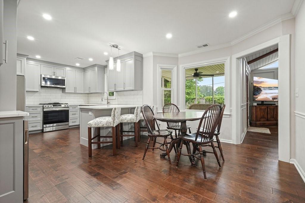 2801 Holly Oaks Drive