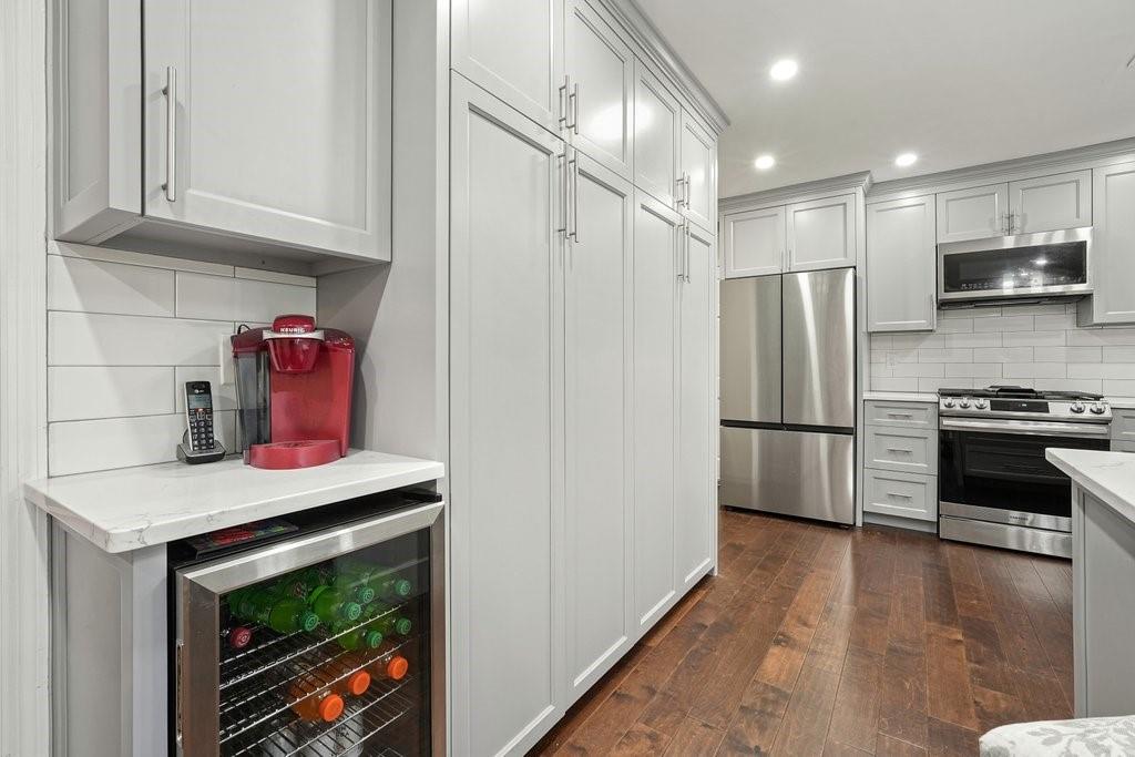 2801 Holly Oaks Drive