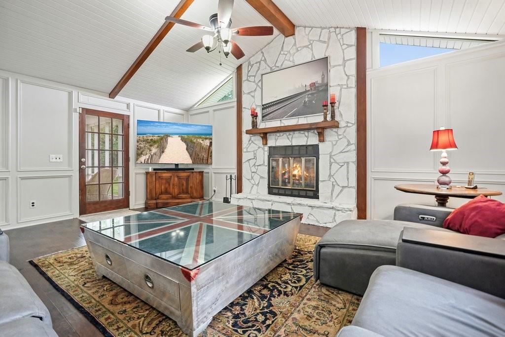 2801 Holly Oaks Drive