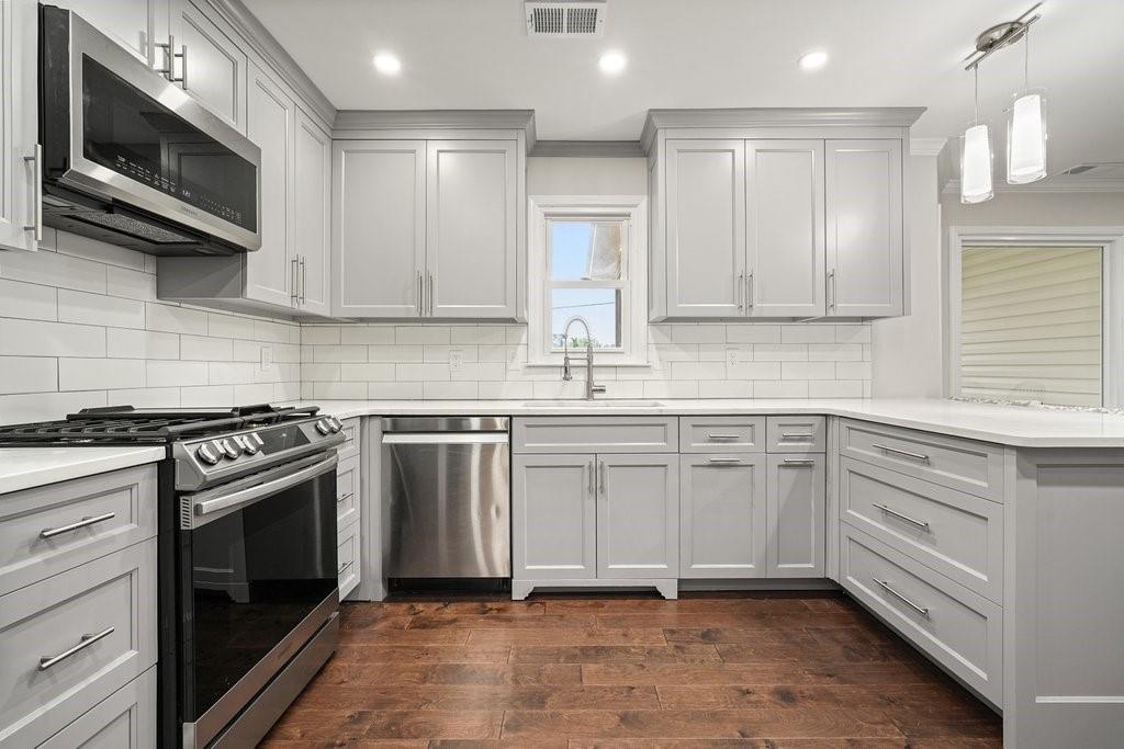 2801 Holly Oaks Drive
