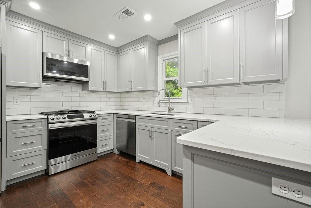 2801 Holly Oaks Drive