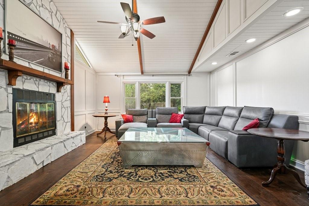 2801 Holly Oaks Drive