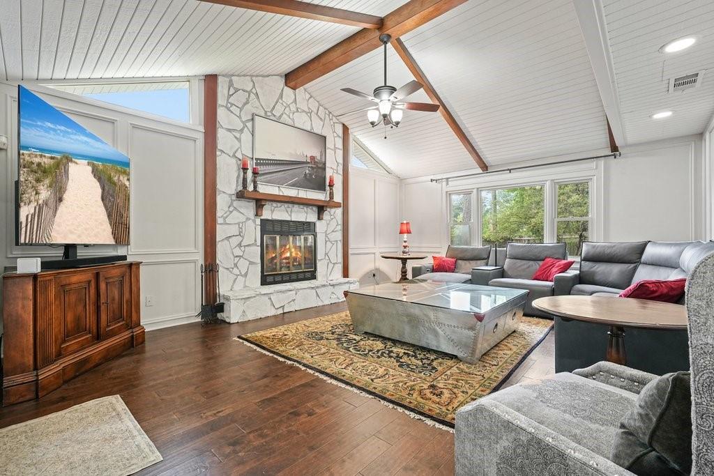 2801 Holly Oaks Drive
