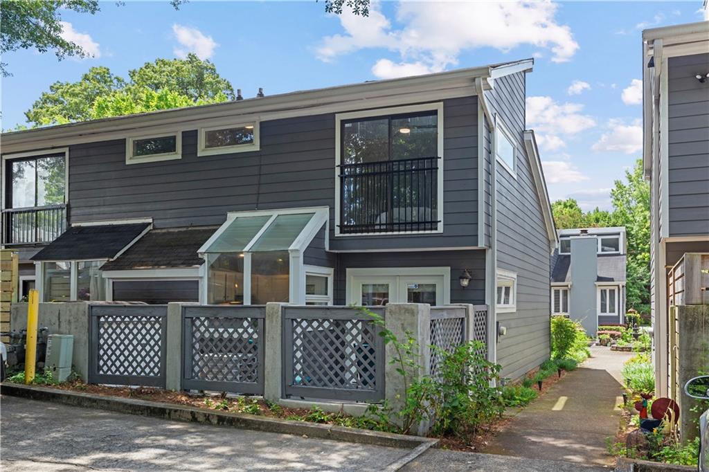 836 Saint Charles Avenue NE Unit I