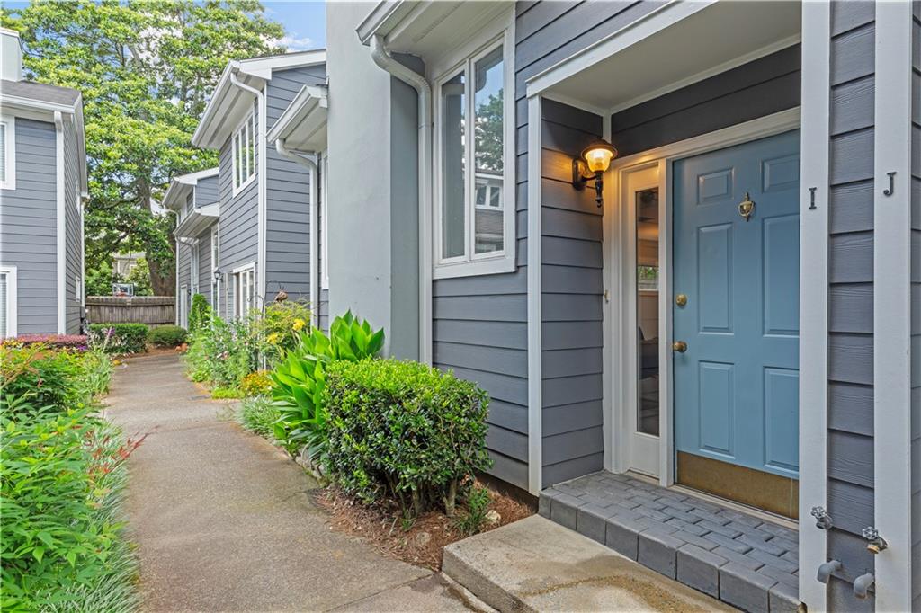 836 Saint Charles Avenue NE Unit I