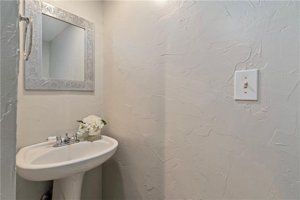 836 Saint Charles Avenue NE Unit I