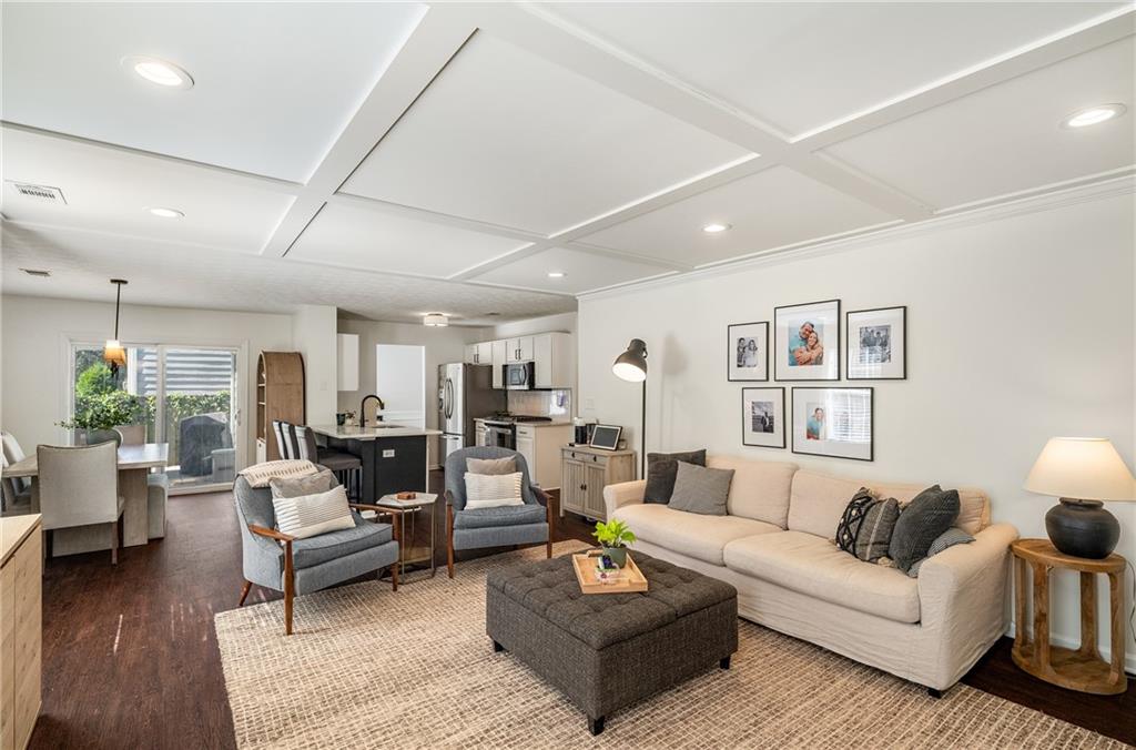 11095 Crabapple Lake Drive