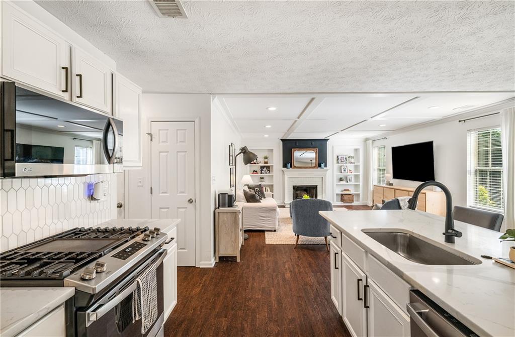11095 Crabapple Lake Drive