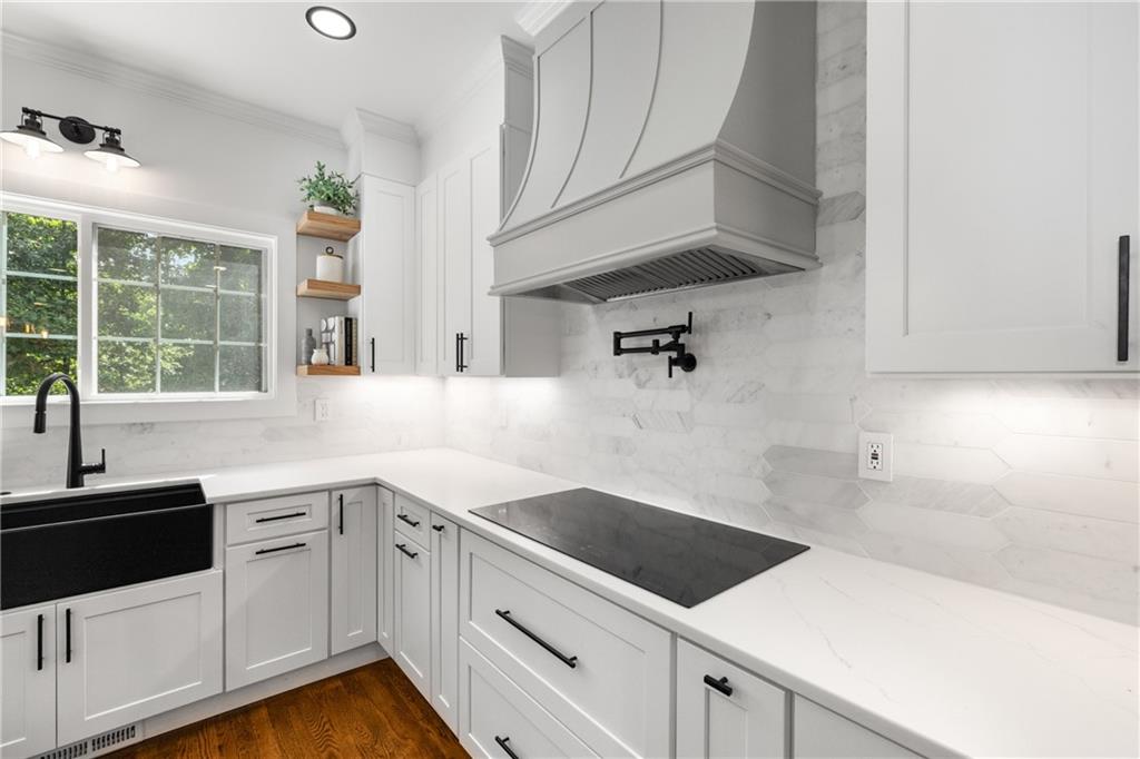 6215 Song Breeze Trace