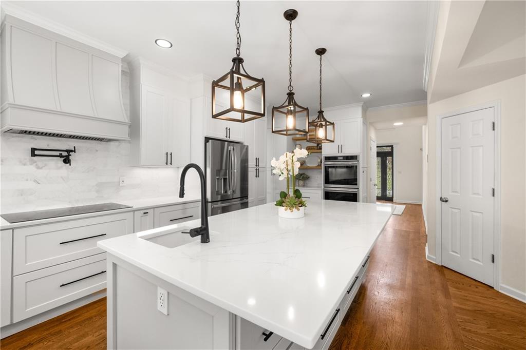 6215 Song Breeze Trace