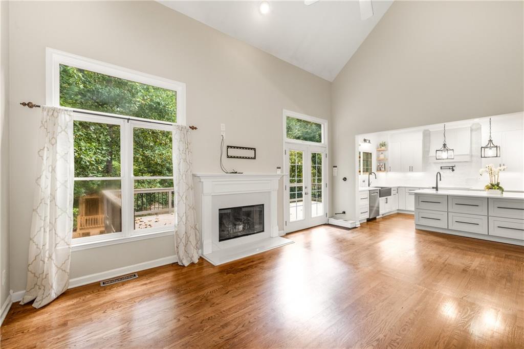 6215 Song Breeze Trace
