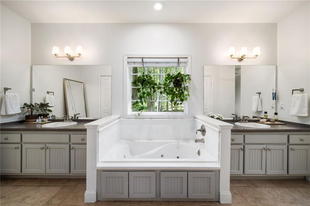 2550 Johnston Road NW