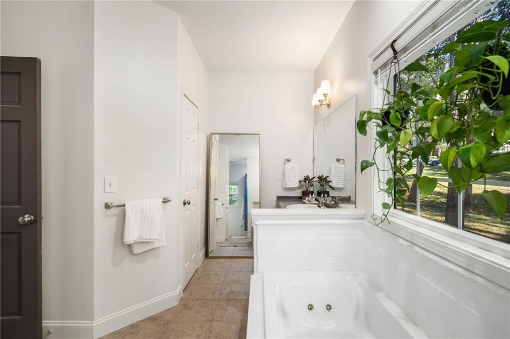 2550 Johnston Road NW