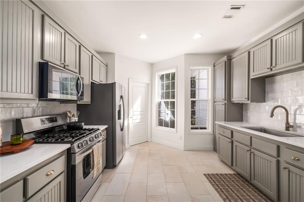 2550 Johnston Road NW