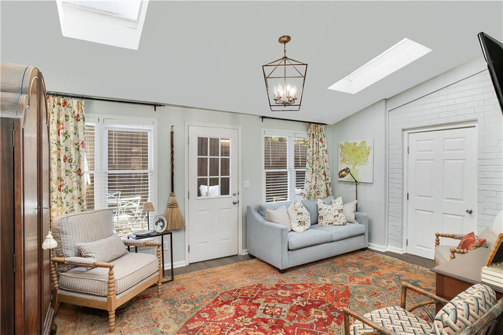 7307 Saint Charles Square