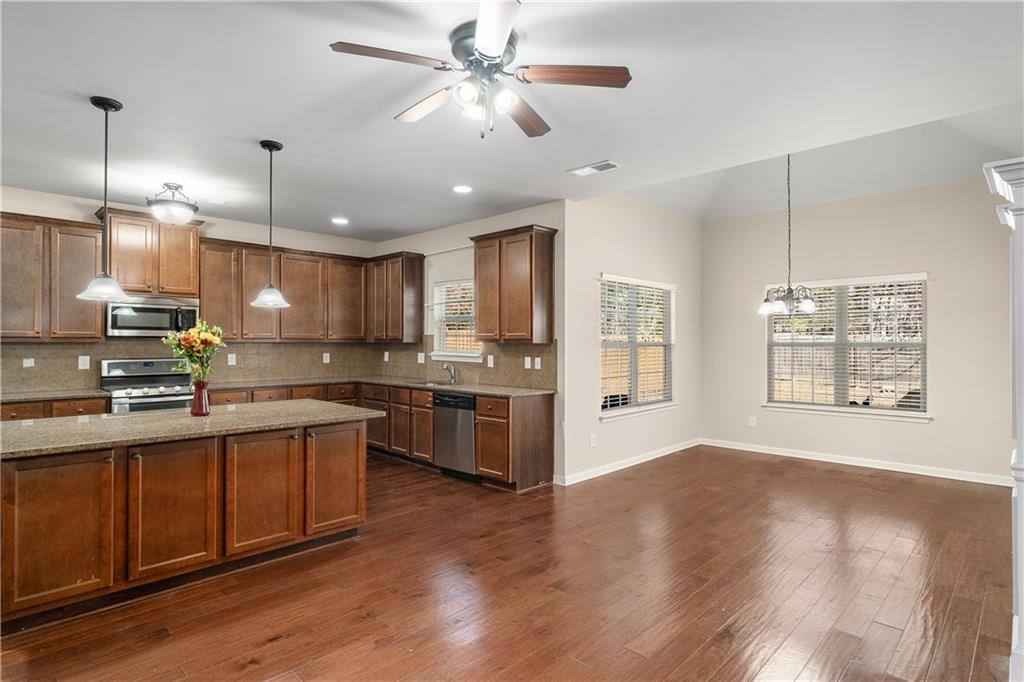 2382 Alexander Top Place