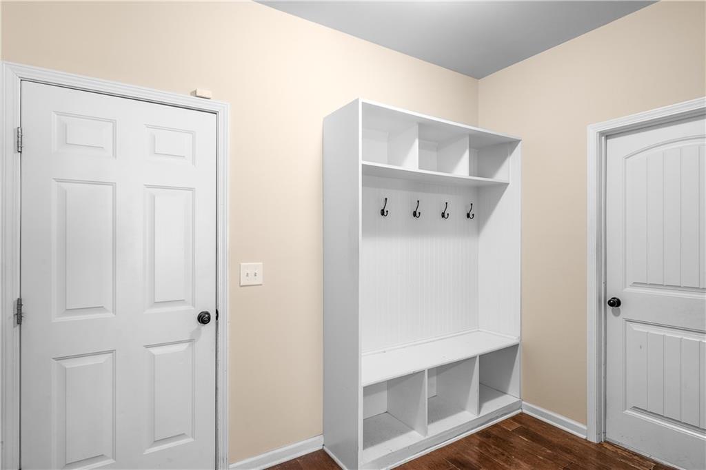 2382 Alexander Top Place