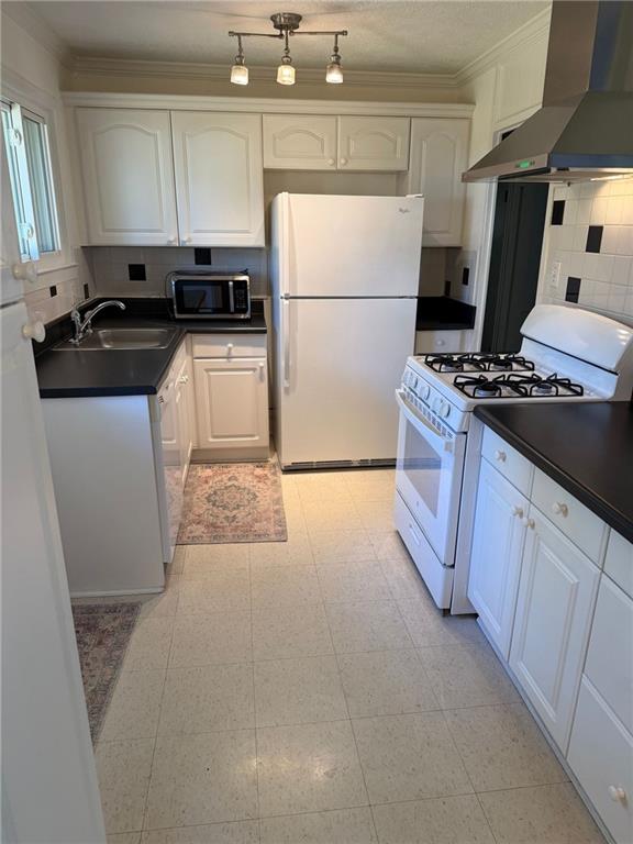 2961 Parkridge Drive NE