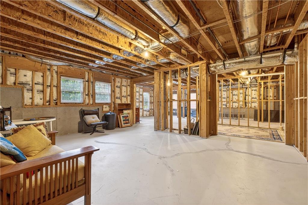 1136 Bellewood Square