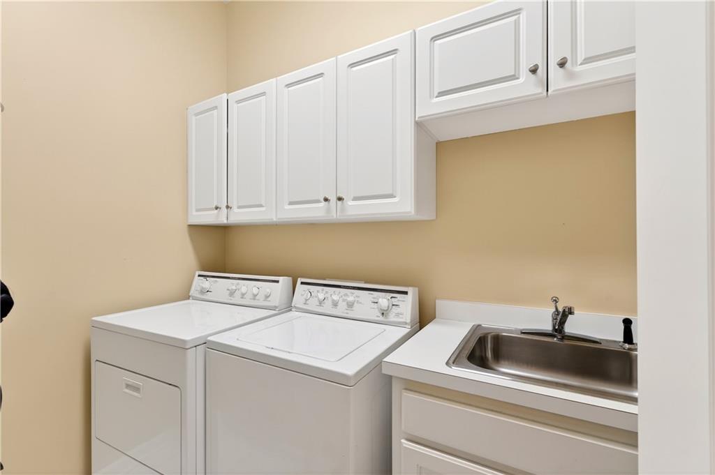 1136 Bellewood Square