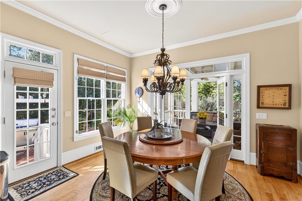 1136 Bellewood Square