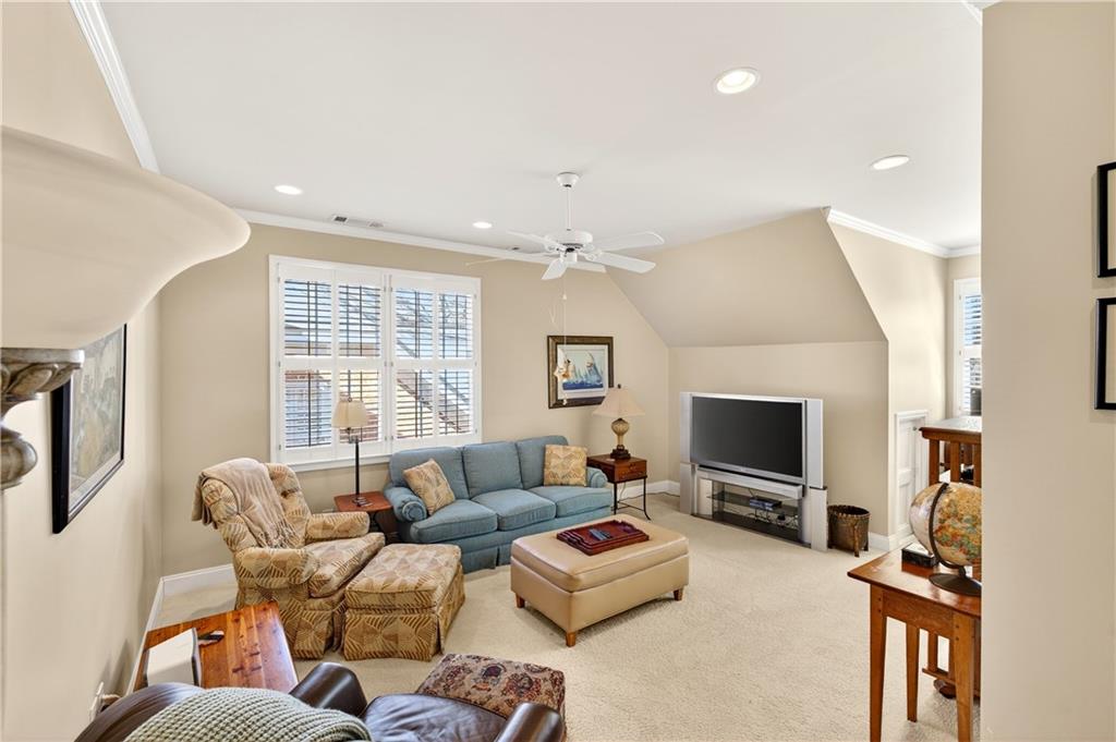 1136 Bellewood Square