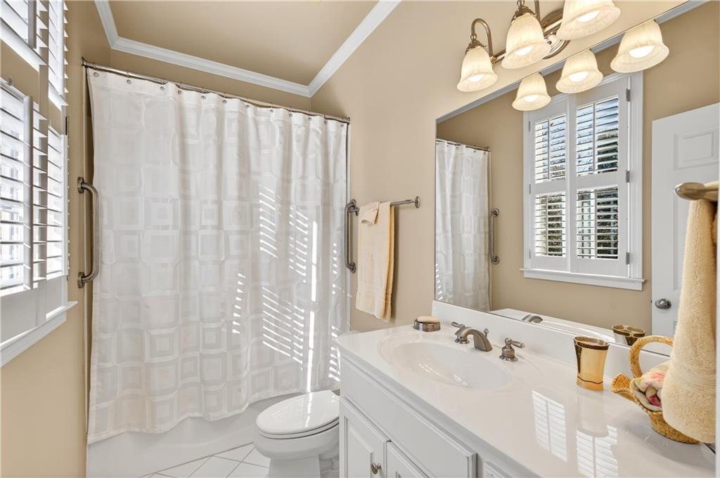 1136 Bellewood Square