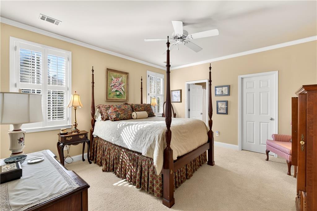 1136 Bellewood Square