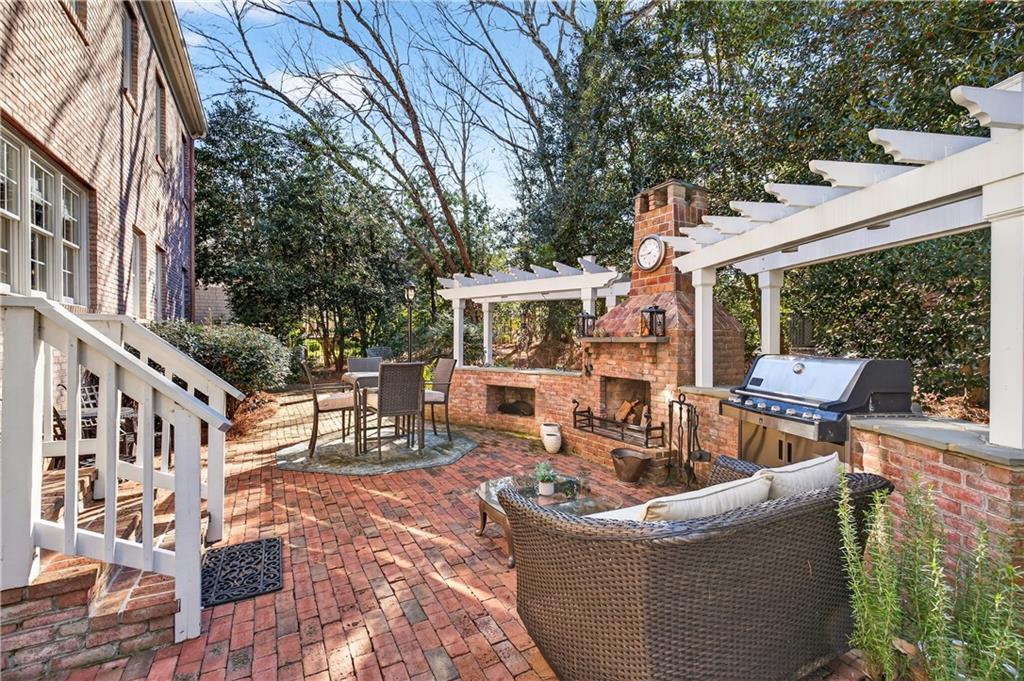 1136 Bellewood Square