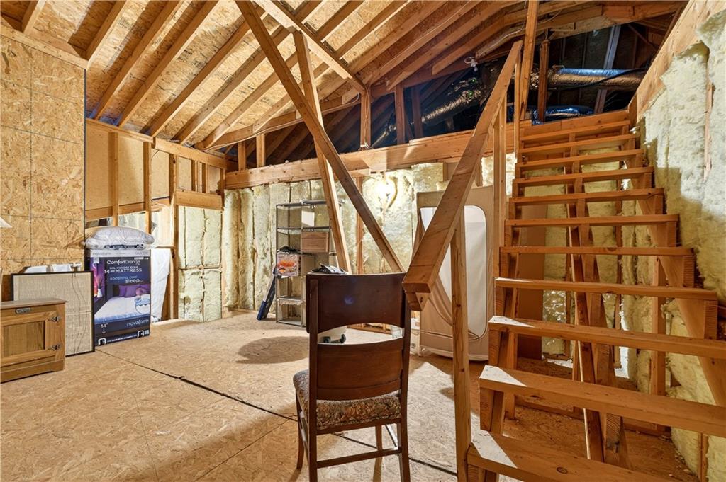 1136 Bellewood Square