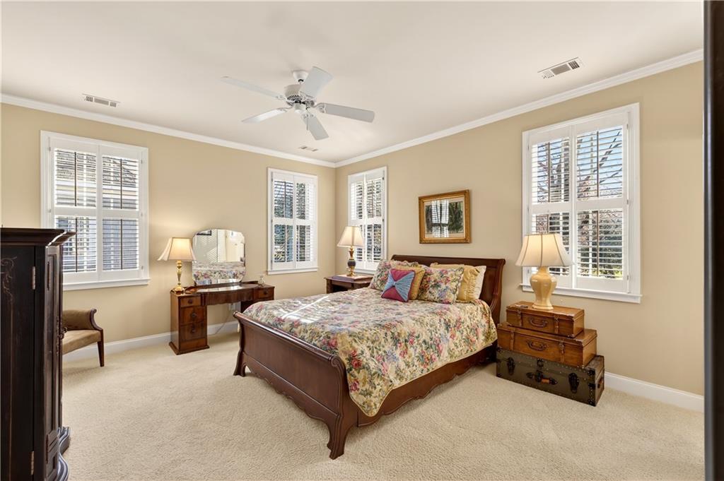 1136 Bellewood Square