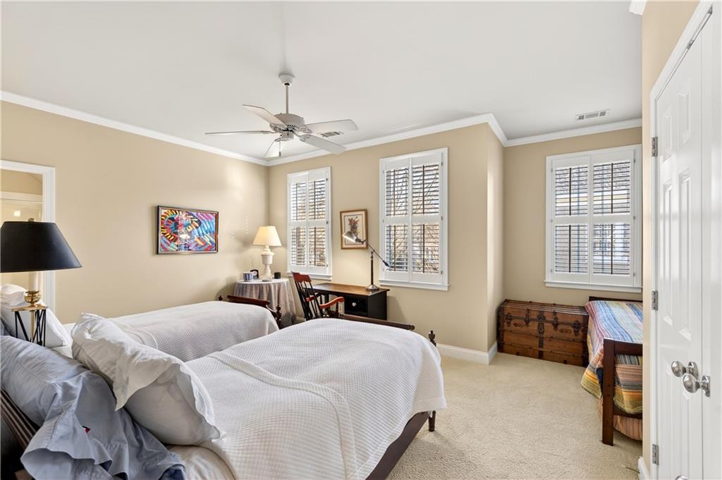 1136 Bellewood Square