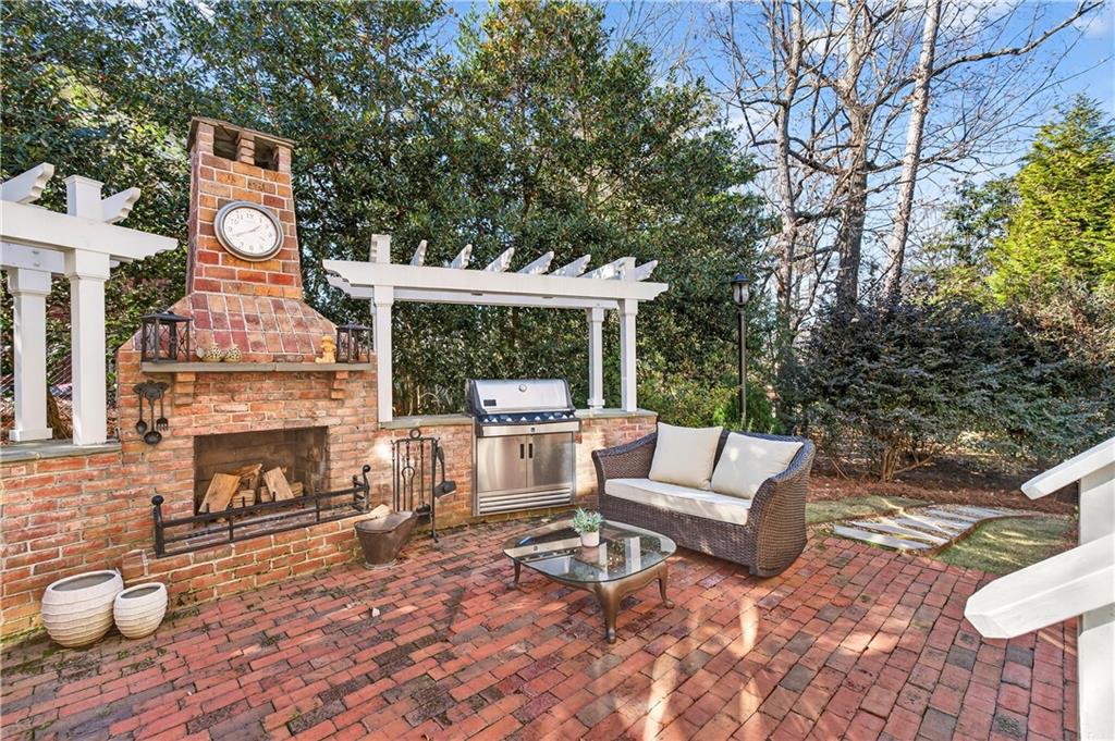 1136 Bellewood Square