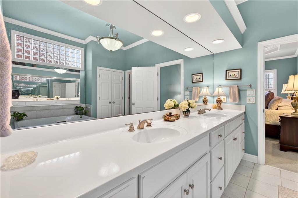 1136 Bellewood Square